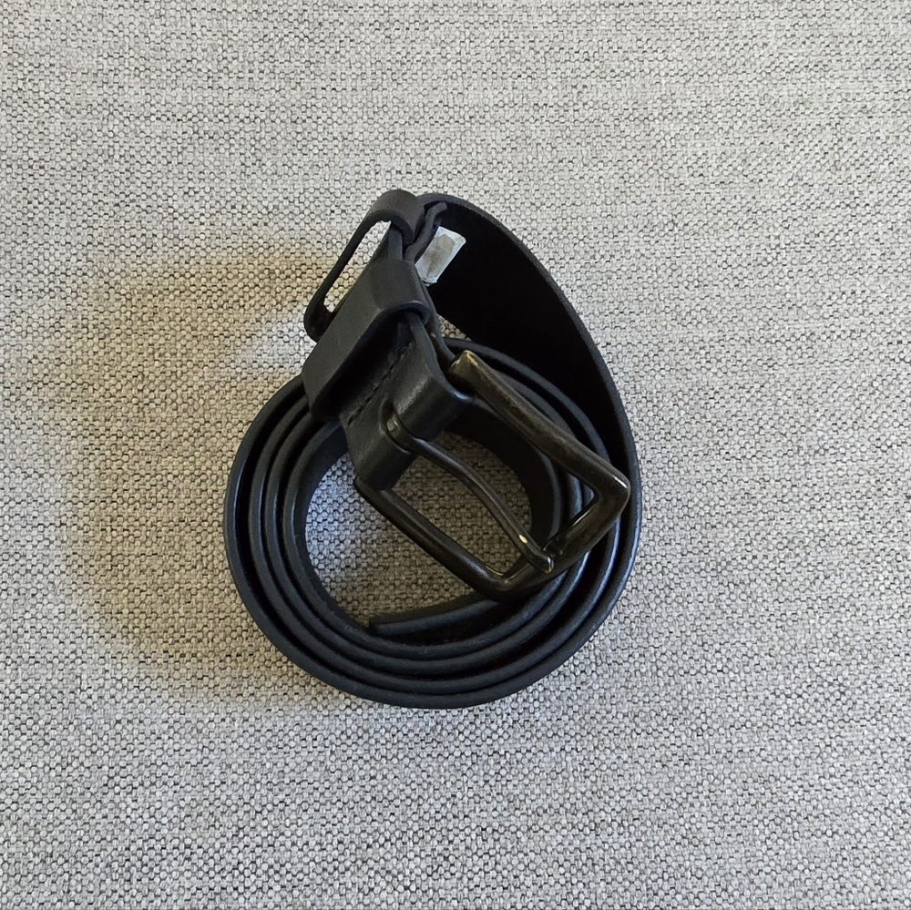 Banana Republic navy leather belt.